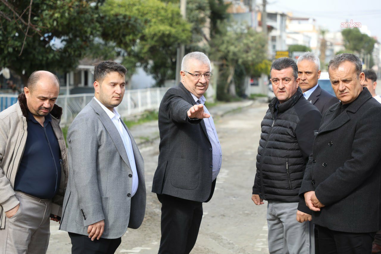 Edremit’te bozulan yollarda bakım ve onarım çalışmaları devam ediyor