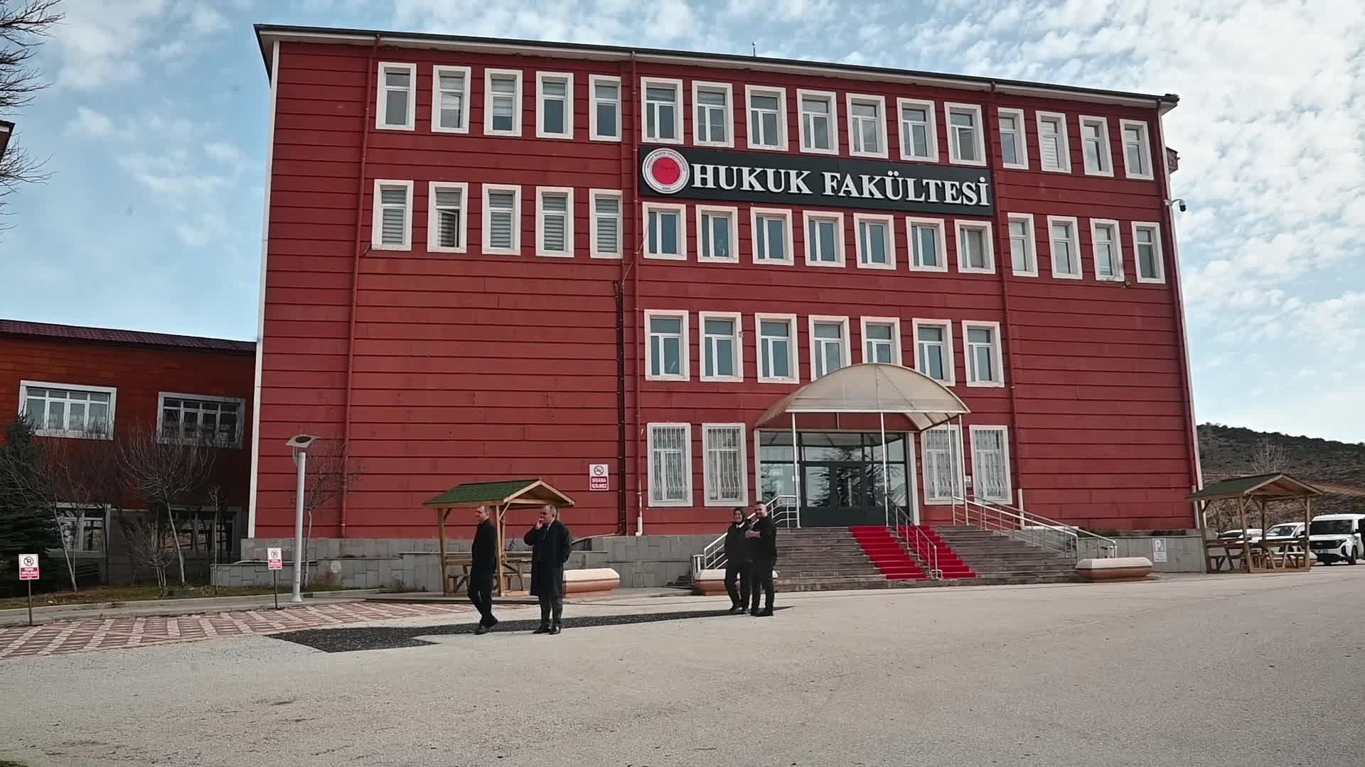 TBMM Başkanvekili Bekir Bozdağ: "Bizim Anayasamız 40 yamalı değil, 223 yamalı bir bohçadır"
