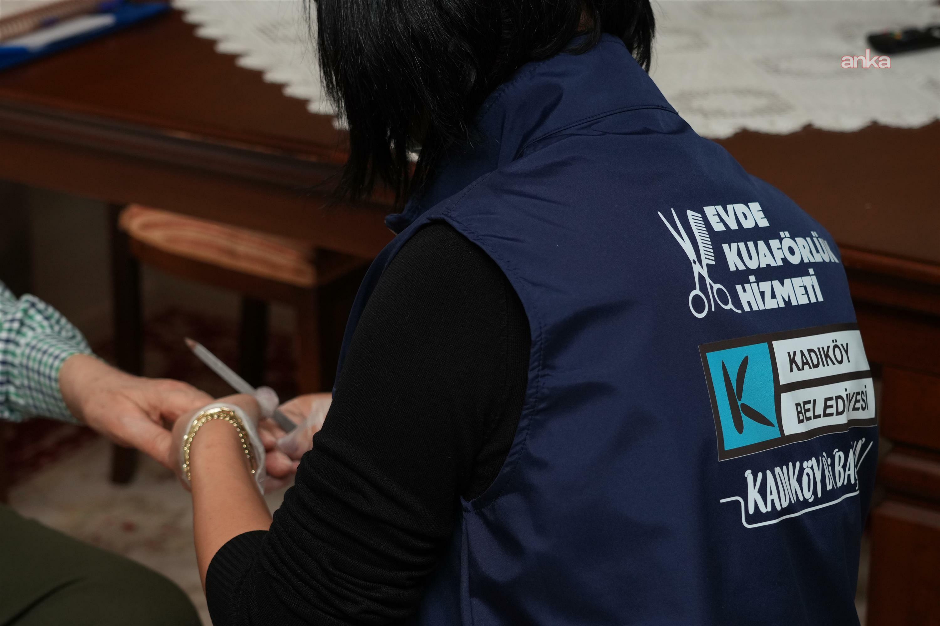 Kadıköy Belediyesi’nin “evde kuaförlük” hizmeti sürüyor