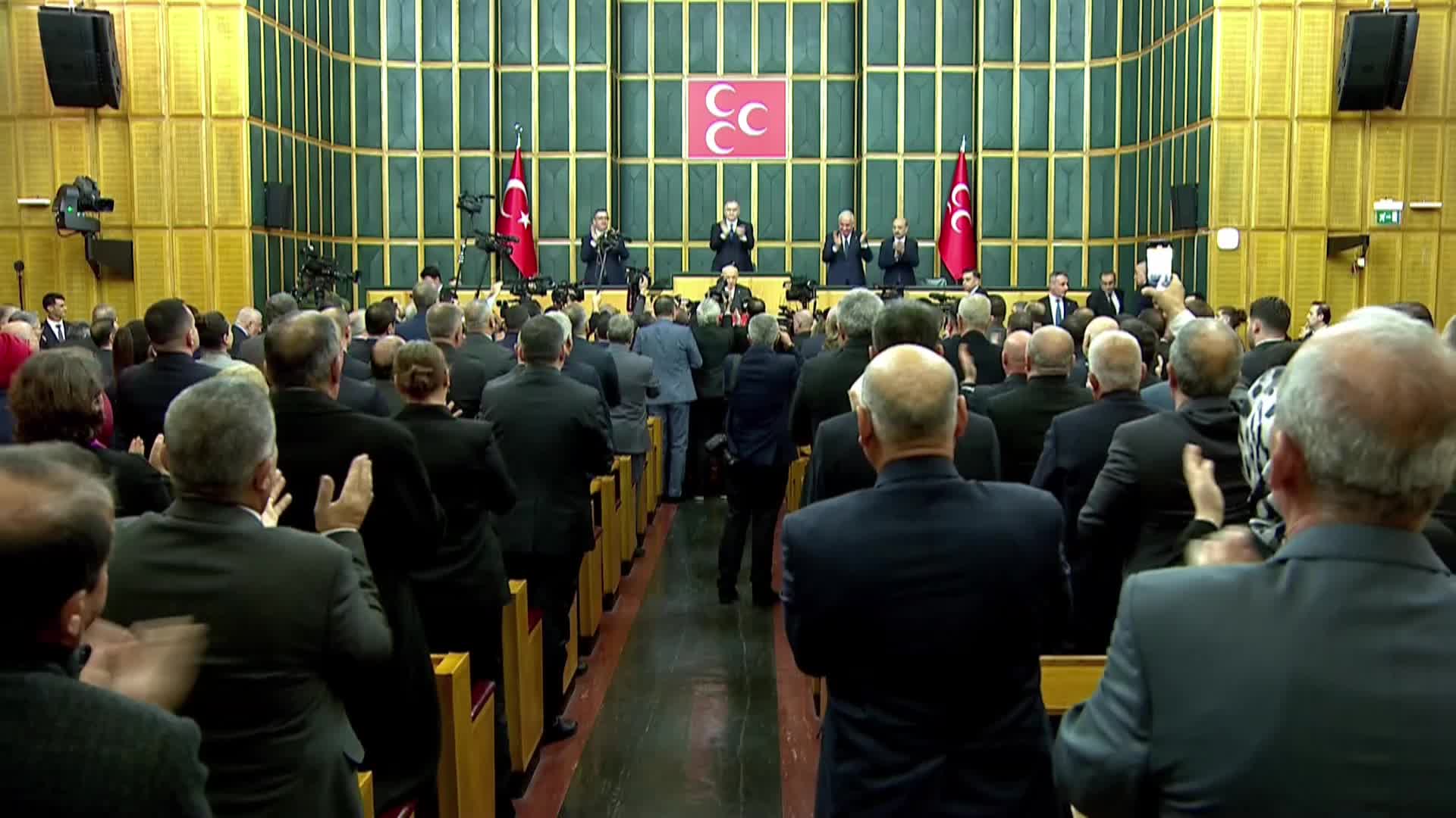 MHP Grup Toplantısı... Bahçeli: "TBMM’nin saygınlığına leke düşüren müfsit ve müflis CHP zihniyetini ayıplıyor, haddinizi bilin diyorum"