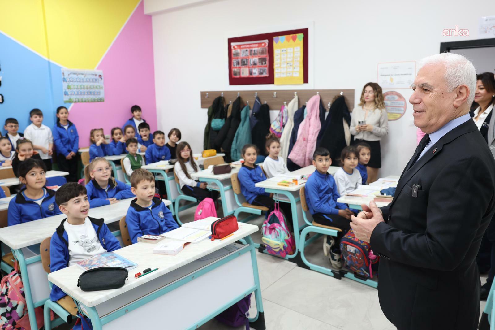 Bursa Büyükşehir Belediyesi'nden Geçit Yunus Emre İlkokulu'na kütüphane desteği