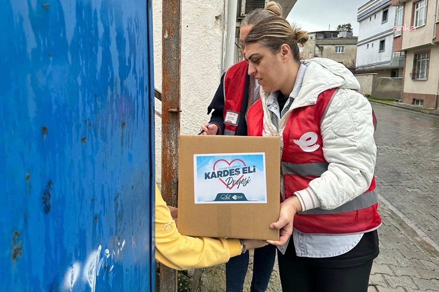 Efeler Belediyesi’nden ramazan dayanışması: Gıda kolisi ve alışveriş kartı desteği başladı