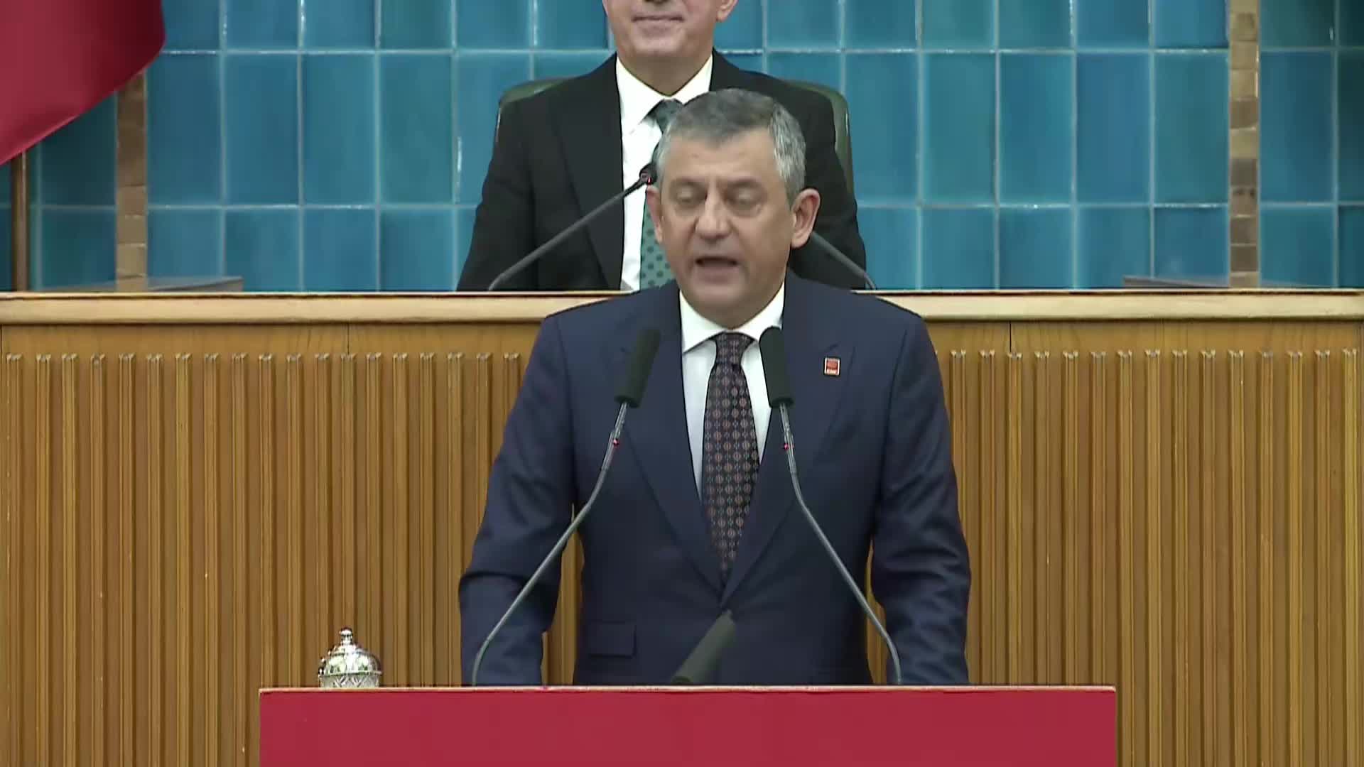 CHP grup toplantısı... Özgür Özel’den Cumhurbaşkanı Erdoğan’a çağrı: “Gelin ramazanın ilk akşamı TRT stüdyolarına çıkalım”