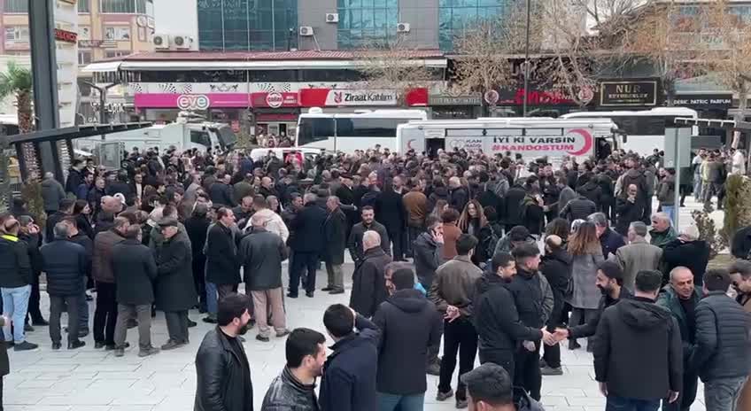 Van'da Emek ve Demokrasi Platformu’ndan kayyum atamasının yıl dönümünde protesto: Barışın sağlandığı bir iklimde kayyım rejimine yer yoktur