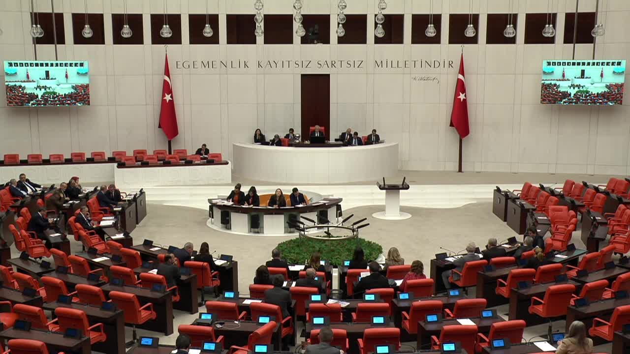 CHP’li Akay: "Devlet, ocak ayında saatte 612 milyon TL, günde 14,7 milyar TL faiz ödedi"
