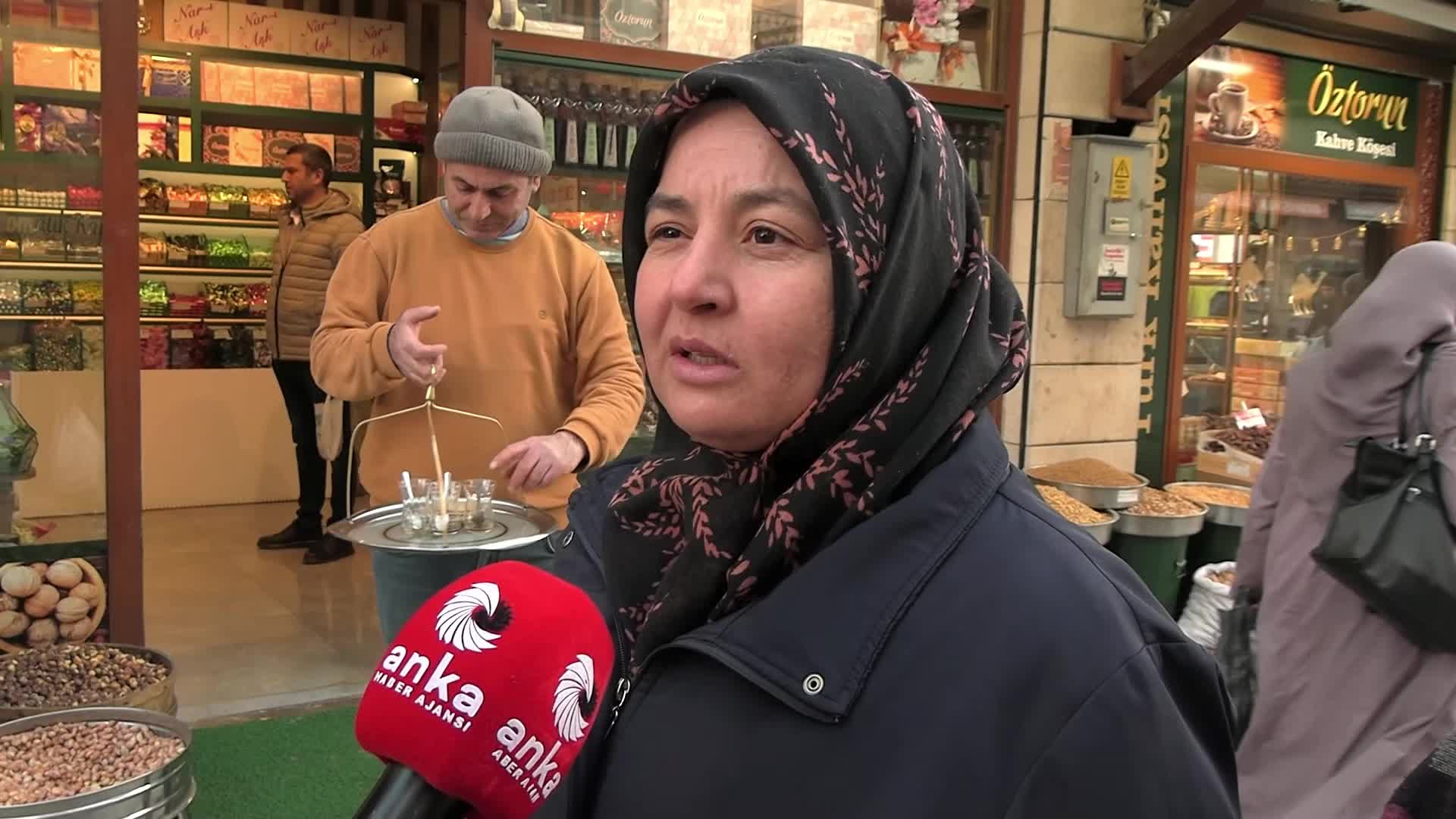 Konya'da ramazan alışverişine çıkan yurttaş: "Emekliler bir an evvel ölsün diye uğraşıyorlar. Allah da bize can veriyor, yaşıyoruz"