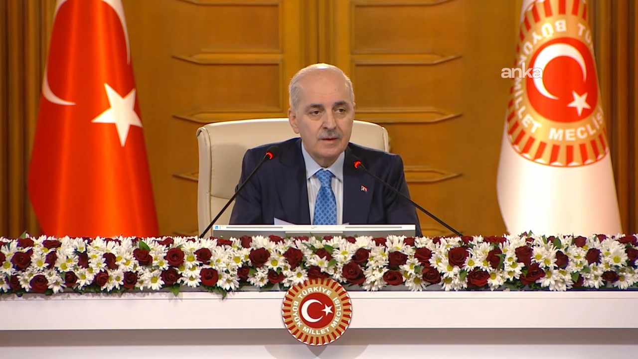 Milli Dayanışma,  Kardeşlik ve Demokrasi Komisyonu son kez toplandı... Numan Kurtulmuş: Yeni bir anayasa hazırlama konusu ülkemiz için yerine getirilmesi gereken ortak bir sorumluluktur
