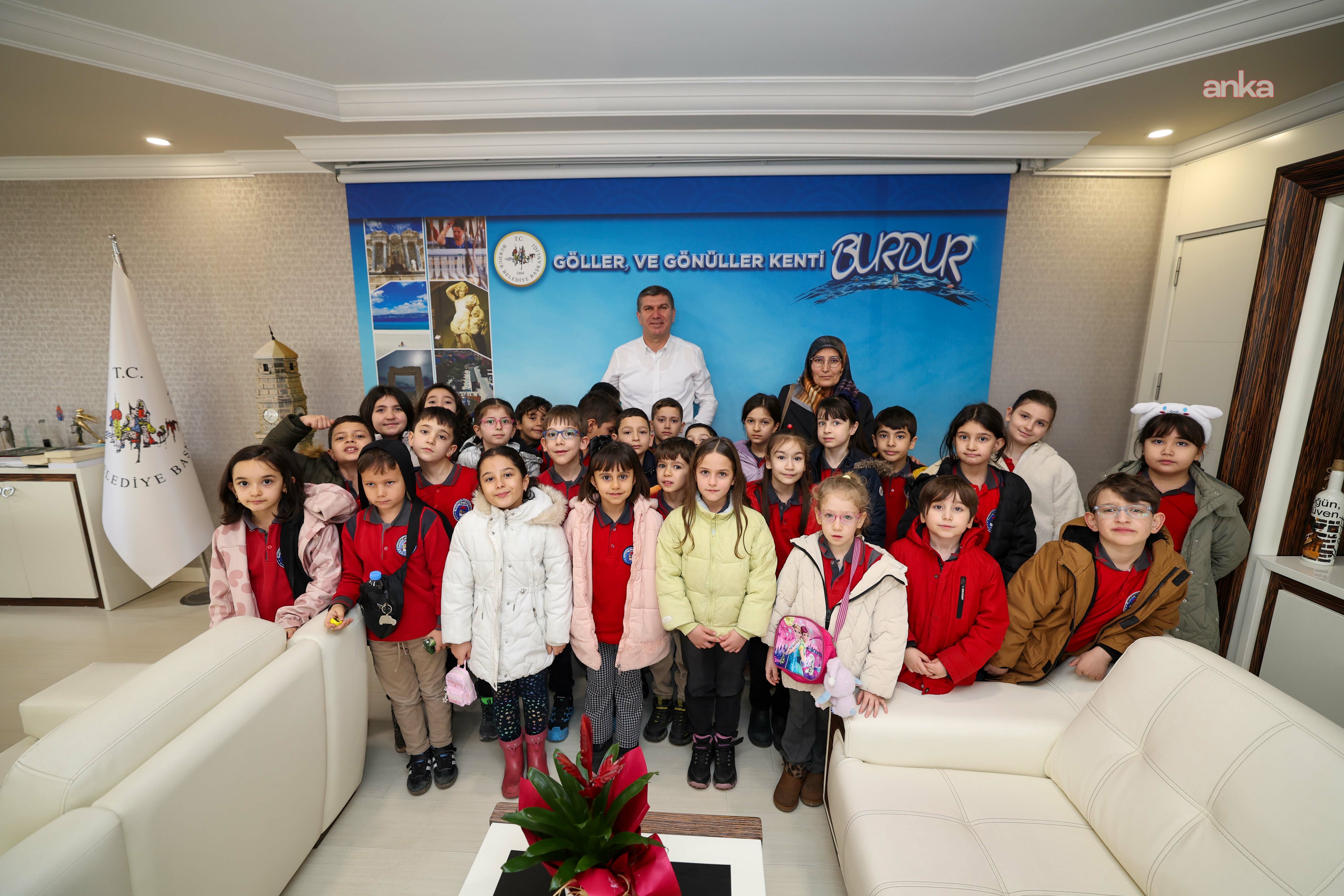 Burdur Belediye Başkanı Ercengiz, ilkokul öğrencilerinin sorularını yanıtladı