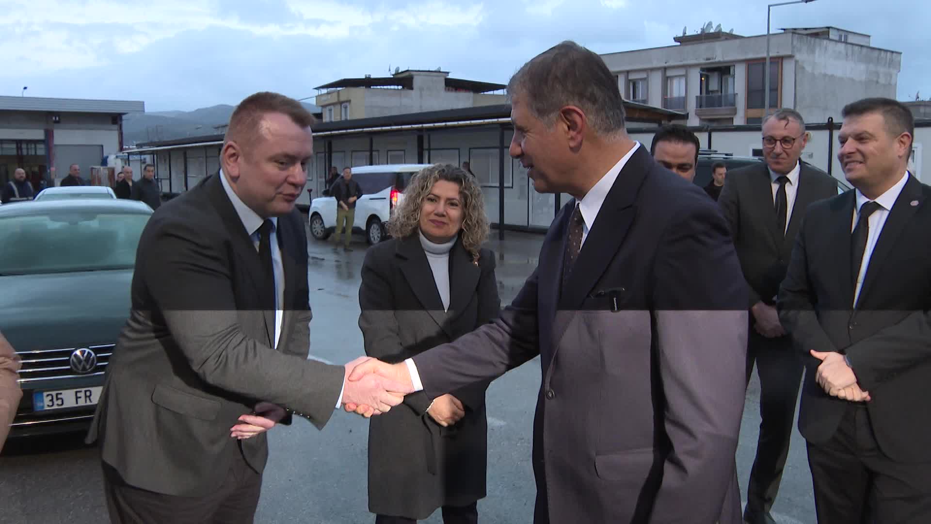 İzmir Büyükşehir Belediye Başkanı Tugay, güne ESHOT atölyesinde başladı