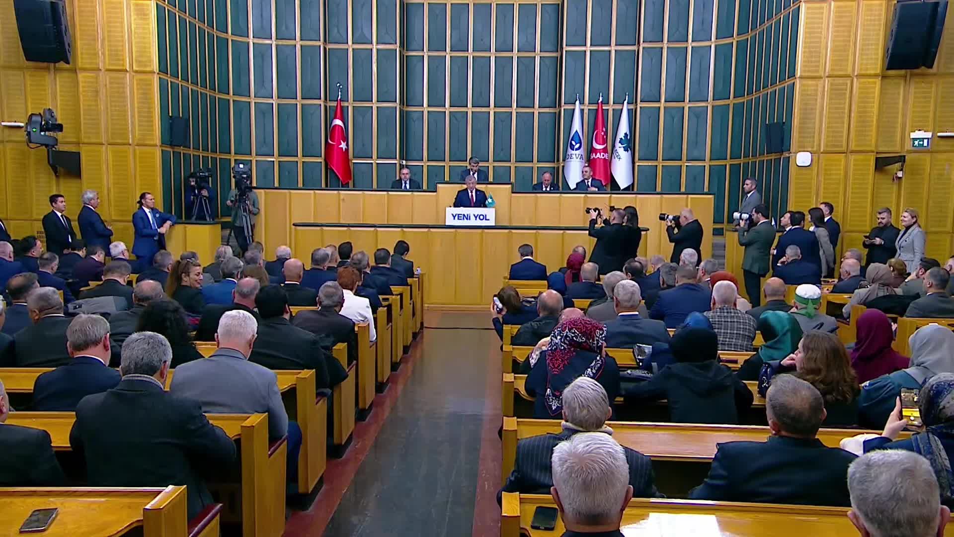 Yeni Yol Partisi Grup Toplantısı... Ahmet Davutoğlu'ndan AK Partili Yenişehirlioğlu'na: "Çekin o elinizi adaletin üstünden, çekin"