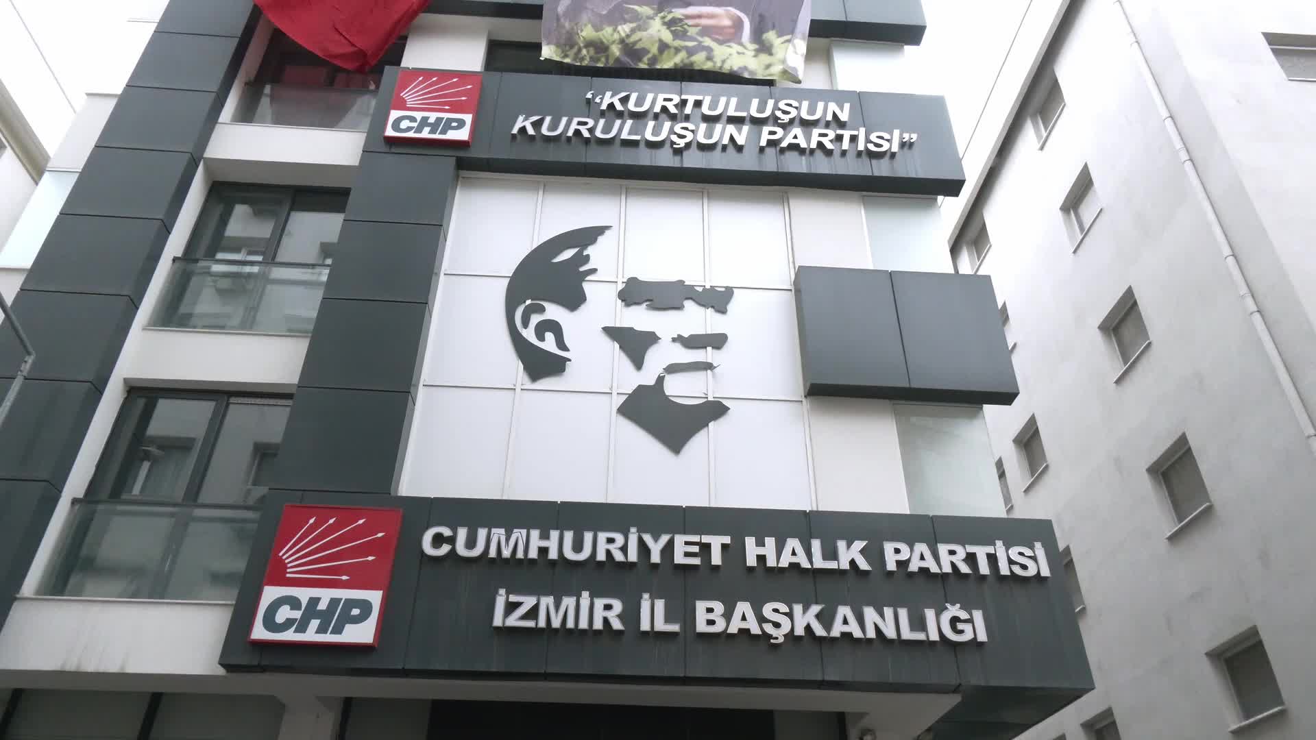 İzmir’de CHP Gençlik Kolları’na yönelik tutuklama ve hapis cezasılarına tepki