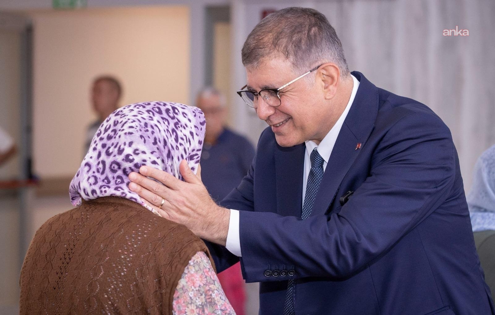 İzmir’de emeklilere 30 milyon lirayı aşan destek