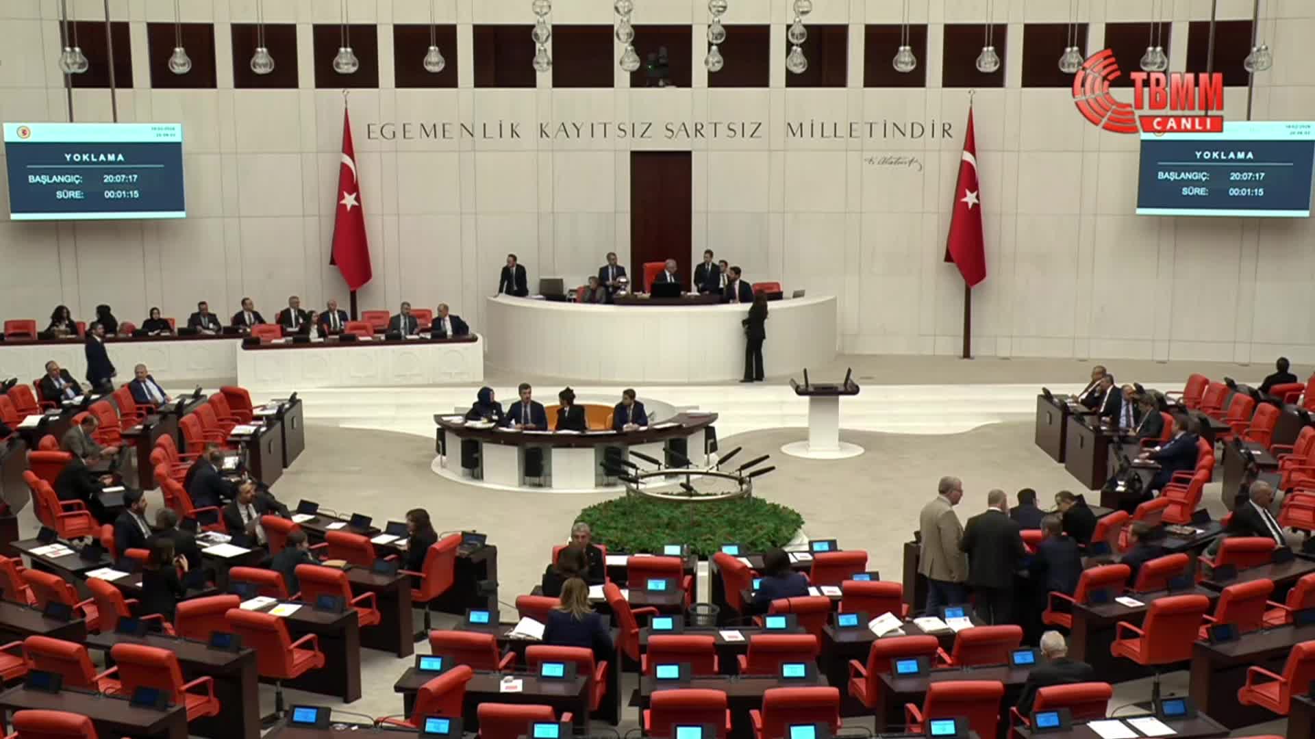 TBMM Başkanvekili Celal Adan'dan AK Partili milletvekillerine "yoklama" tepkisi: Geçen bir sefer çok ağır ifade kullanmıştım.  Burada olmadığı halde bunları nasıl gönderebiliyorlar ya? Hayret. Ayıp ya
