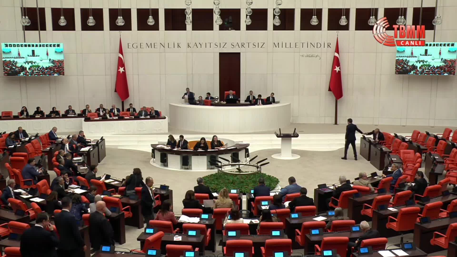 TBMM Genel Kurulu... DEVA Partili Kısacık: Halkın lehine, halkın yararına bir kanun teklifi getiremediniz yani ülke tam bir anonim şirkete döndü
