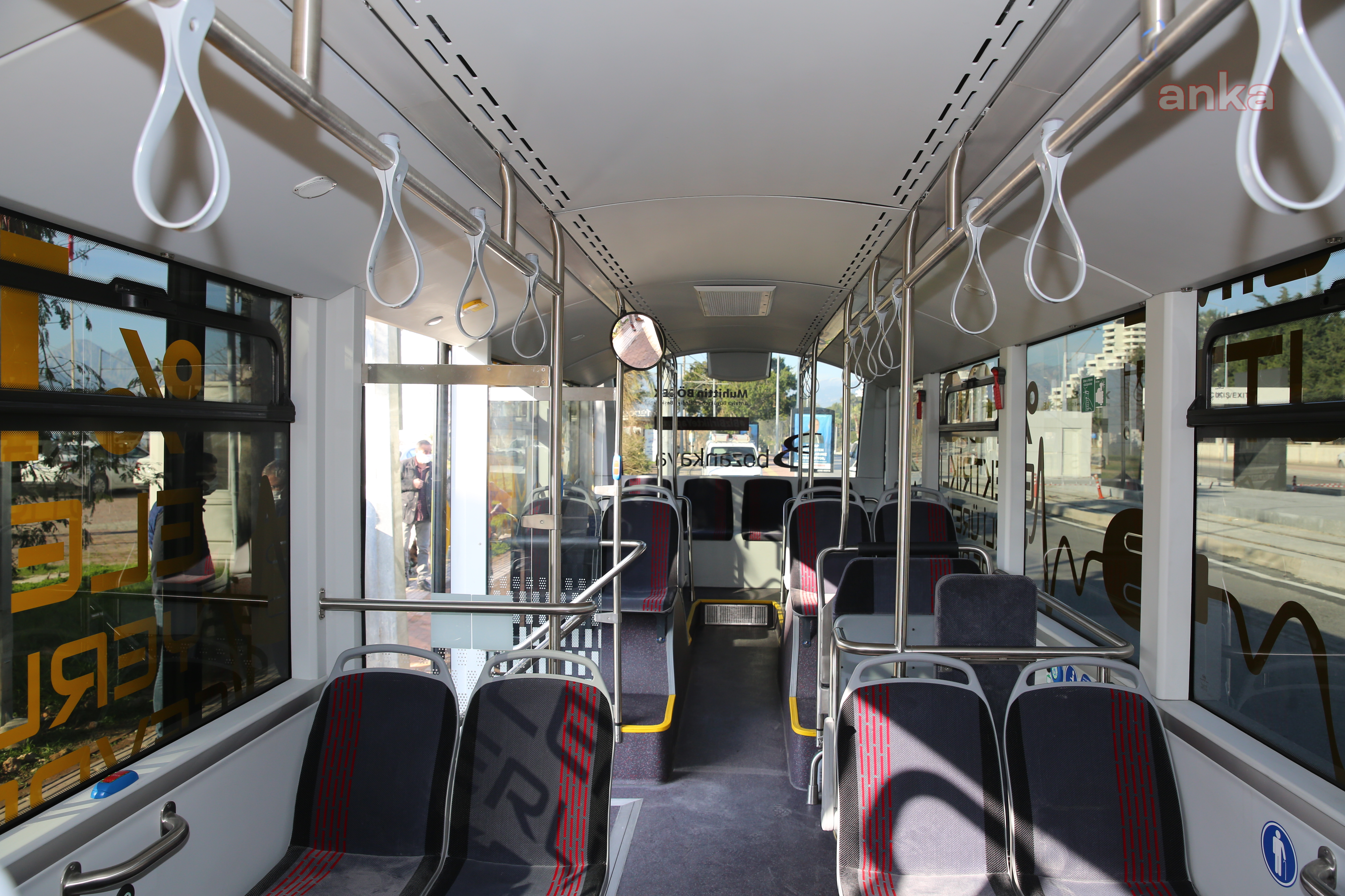 NOSTALJİK TRAMVAY HATTINDA ELEKTRİKLİ OTOBÜSLER