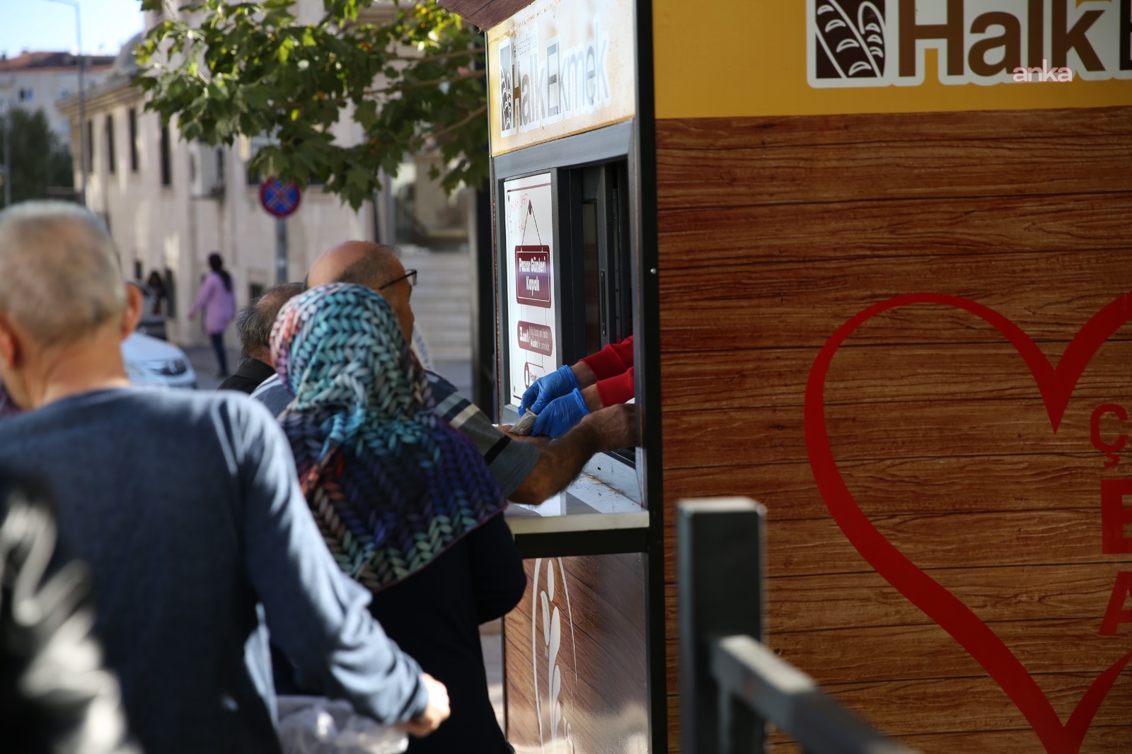 Merkezefendi Belediyesi Halk Ekmek büfeleri, ramazanda da hizmette