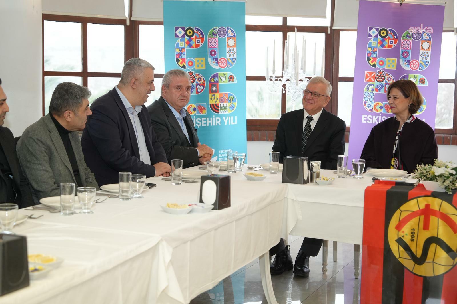 Eskişehir Büyükşehir Belediye Başkanı Ünlüce, “Eskişehir Yılı” vizyon projelerini İstanbul’da hemşehri derneklerine anlattı