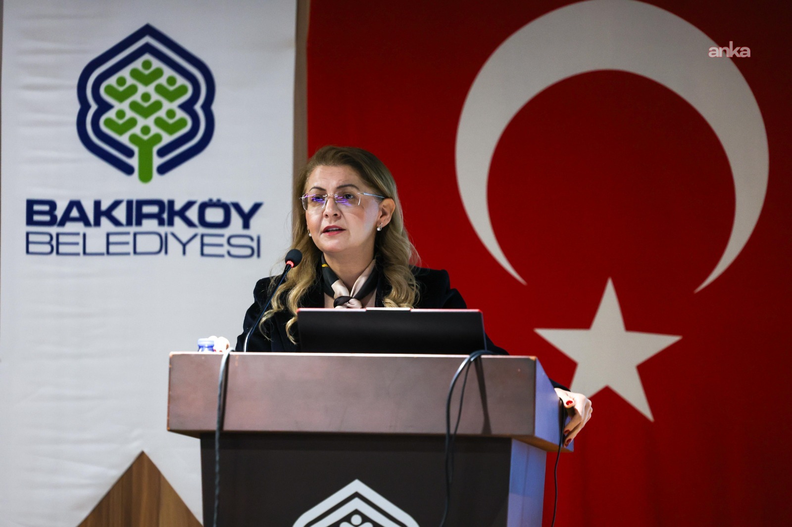 Bakırköy’ün ada bazlı dönüşümü masaya yatırıldı... Başkan Ovalıoğlu: "Kenti yeniden dönüştürüyoruz ve katma değer katıyoruz"