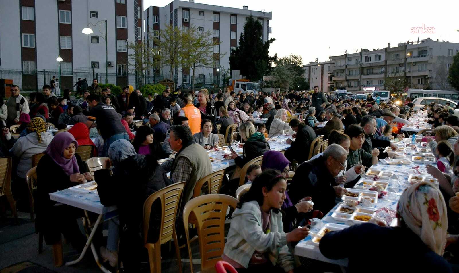 Kuşadası Belediyesi, ilçe sakinlerini iftar sofralarında bir araya getirecek