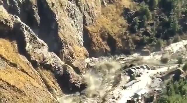 HİNDİSTAN'DAKİ BUZUL FELAKETİ: EN AZ 9 ÖLÜ, 200'ÜN ÜZERİNDE KAYIP VAR