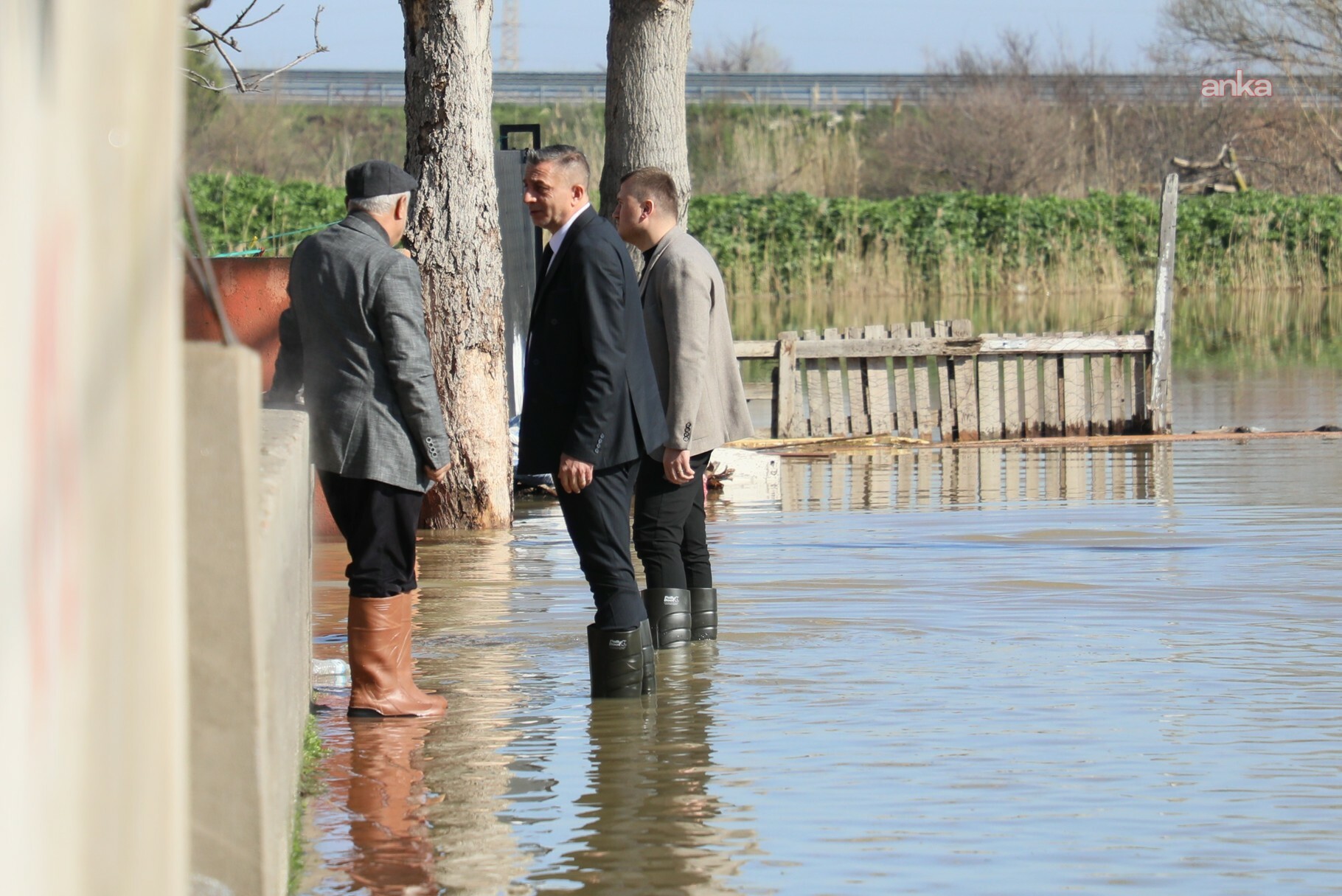 Şehzadeler Belediye Başkanı Şimşek'ten su baskınları yaşanan Akpınar Mahallesi'nde inceleme