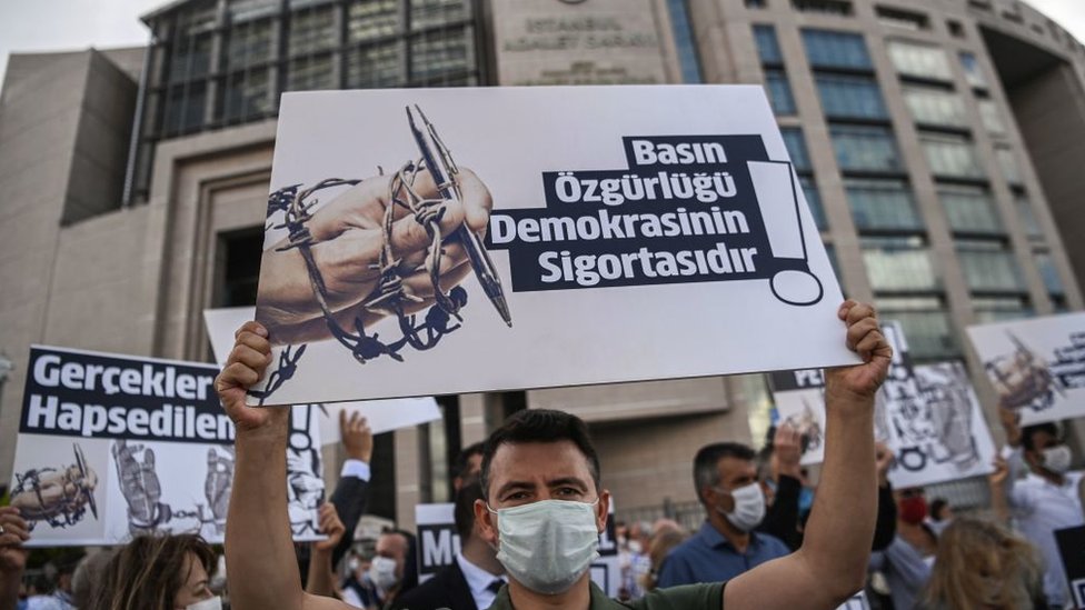MFRR Raporu: Türkiye, basın özgürlüğünde 2025'te Avrupa Birliği’ne aday ülkeler arasında en fazla ihlal kaydedilen ülkelerden biri oldu.