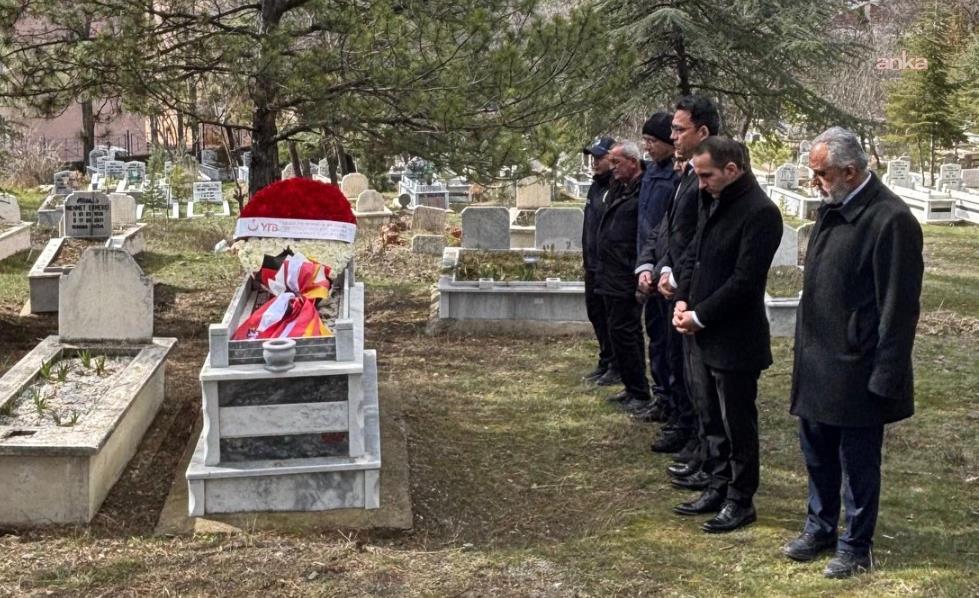 Almanya'nın Ankara Büyükelçiliği'nden Hanau'daki ırkçı saldırıda yaşamını yitirenlerin kabirlerine ziyaret