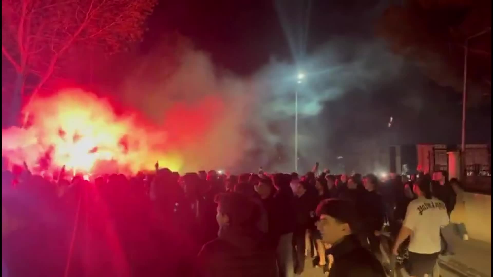 Ege Üniversitesi KYK Yurdu'nda kalan öğrencilerden eylem: Sıcak su kesiliyor, yemekler sağlıksız, fiziki koşullar yetersiz