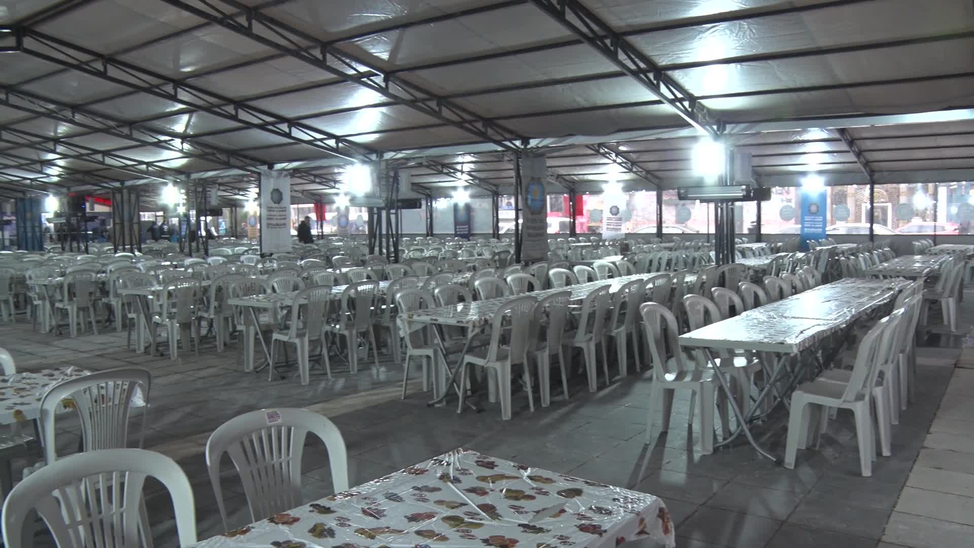 Diyarbakır’da ramazanın ilk gününde iftar çadırları doldu taştı