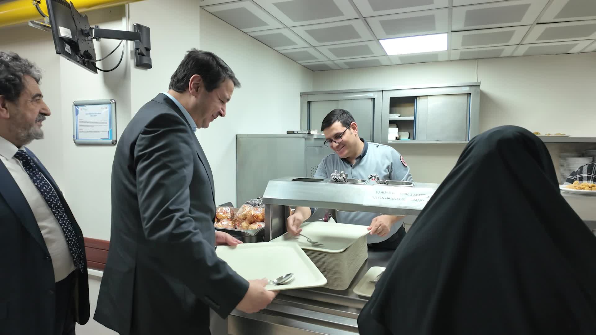 Saadet Partisi Genel Başkanı Arıkan, Ramazan ayının ilk iftarında yetimlerle buluştu