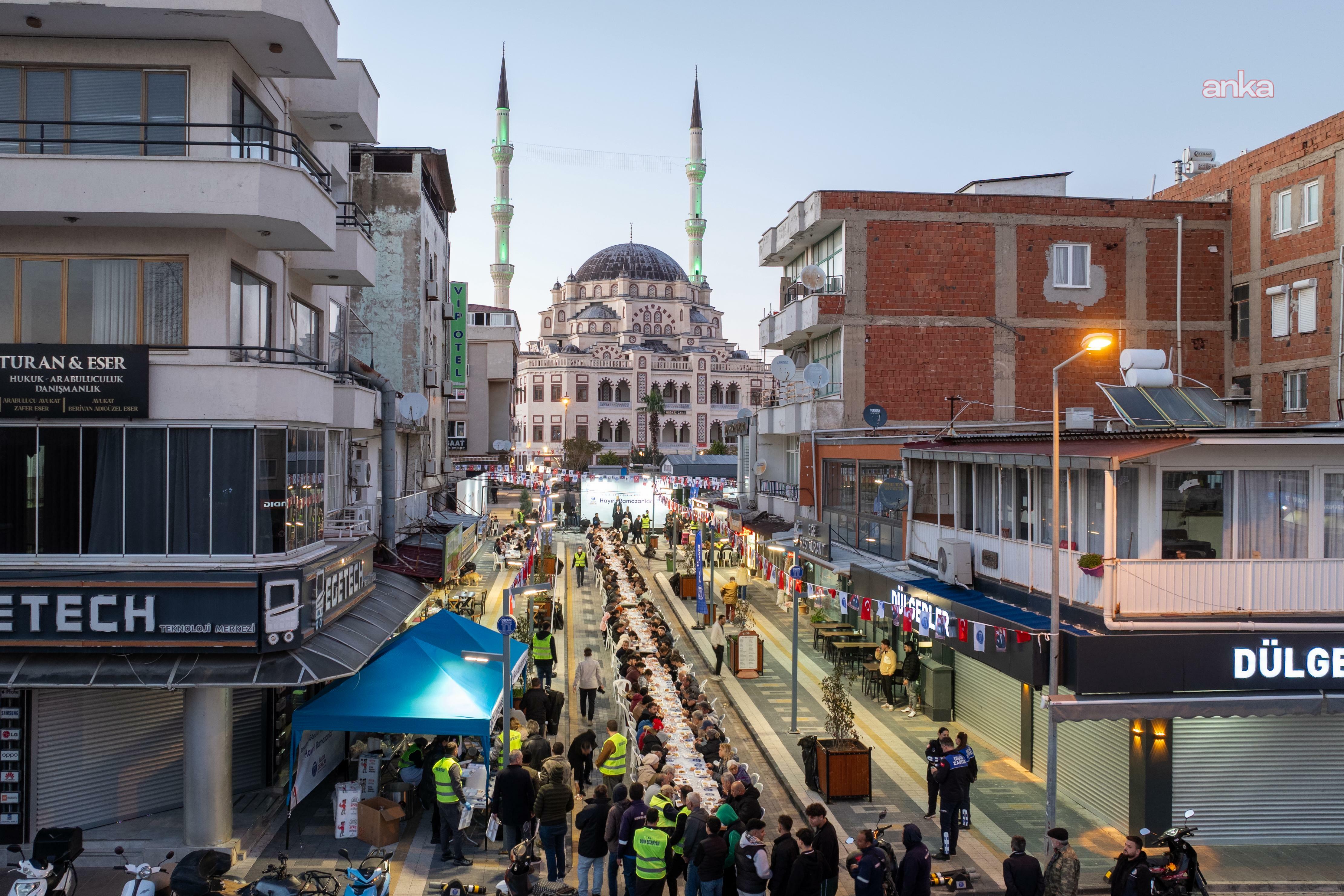 Didimliler, Belediye'nin iftar sofralarında buluştu... Gençay: Aynı sofrada buluşmanın, lokmamızı paylaşmanın manevi huzurunu hep birlikte yaşıyoruz