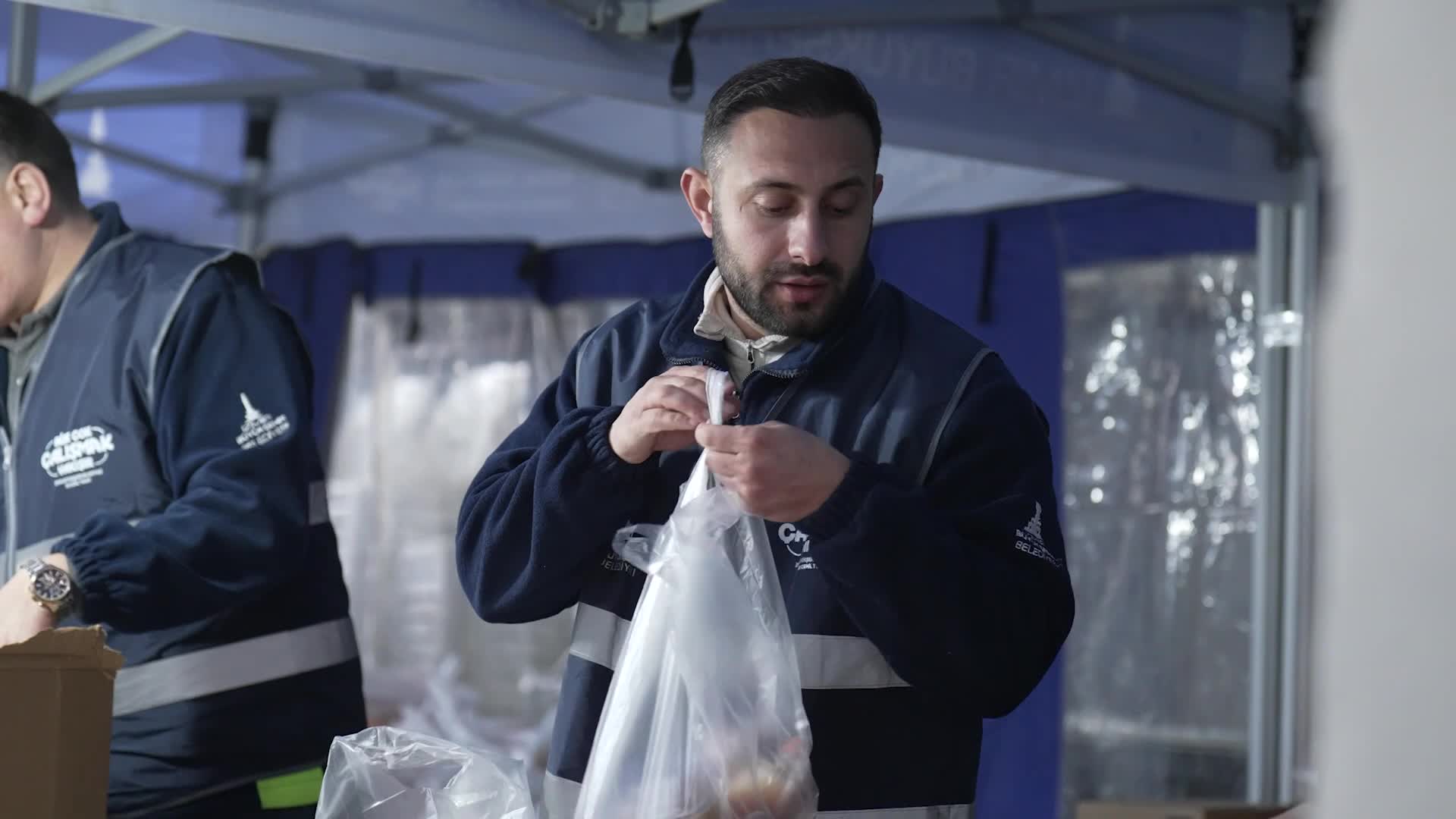 İzmir Büyükşehir Belediyesi ilk iftar sofrasını Gaziemir’de kurdu
