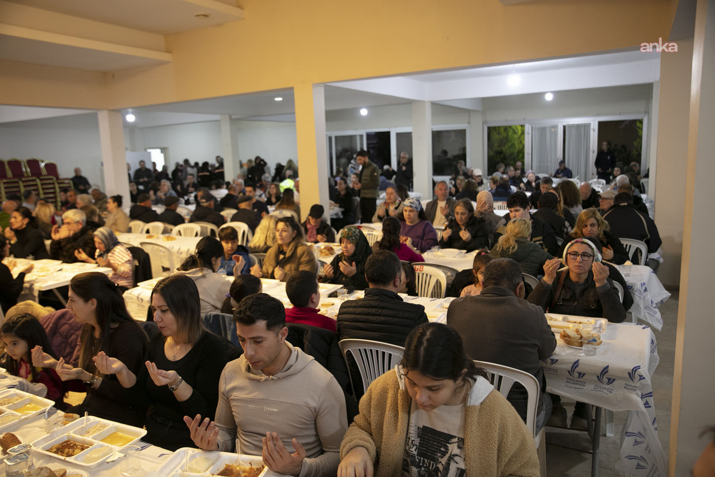 Güzelbahçe’de ilk iftar sofrası kuruldu