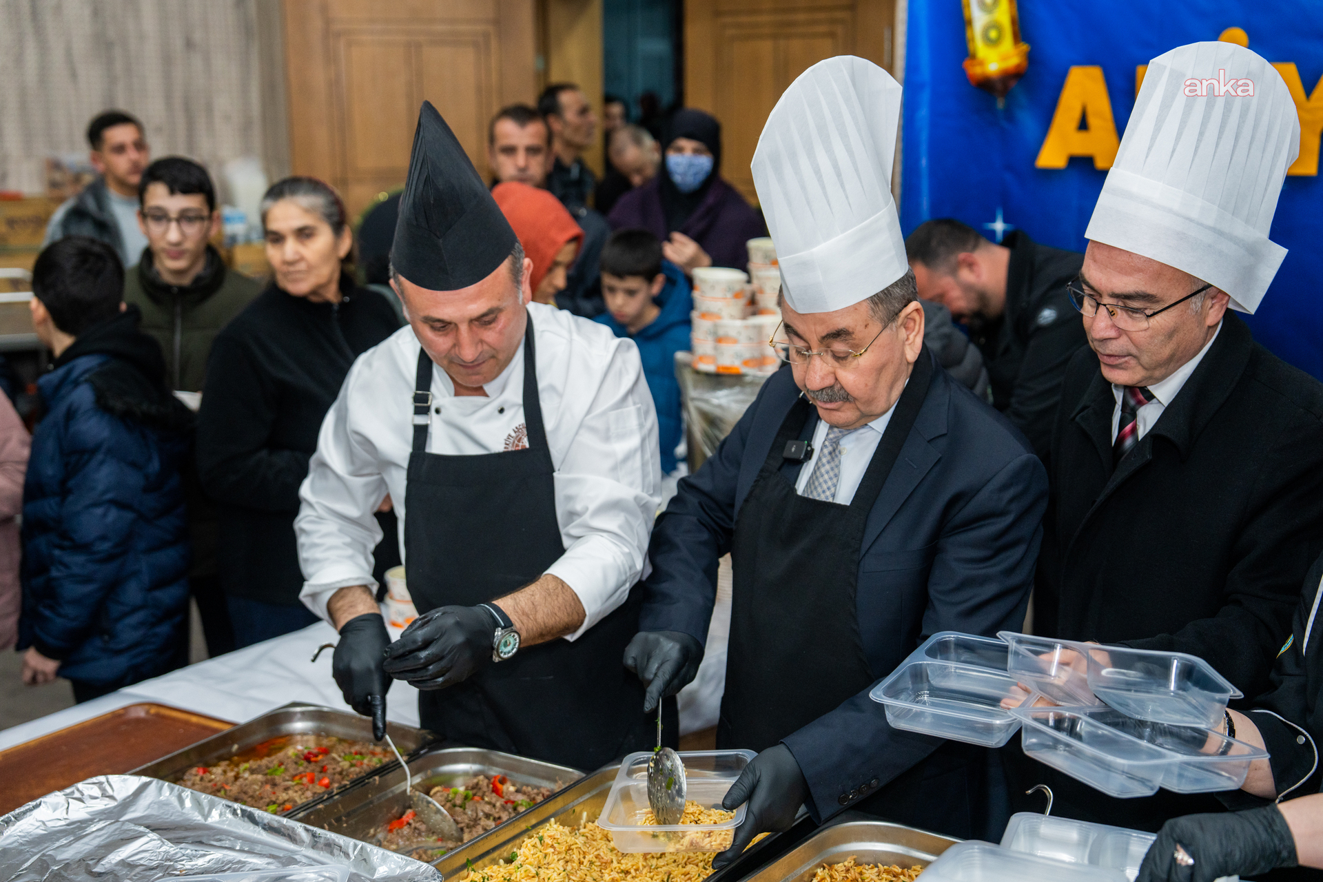 Gölbaşı Belediye Başkanı Odabaşı, ilk iftarını vatandaşlar ile birlikte yaptı