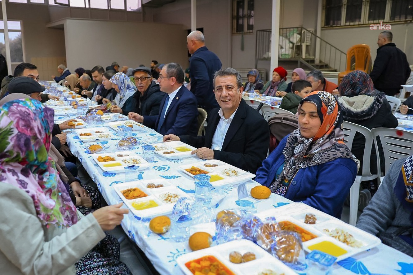 Efeler'de ilk iftar sofrası Alanlı Mahallesi’nde kuruldu