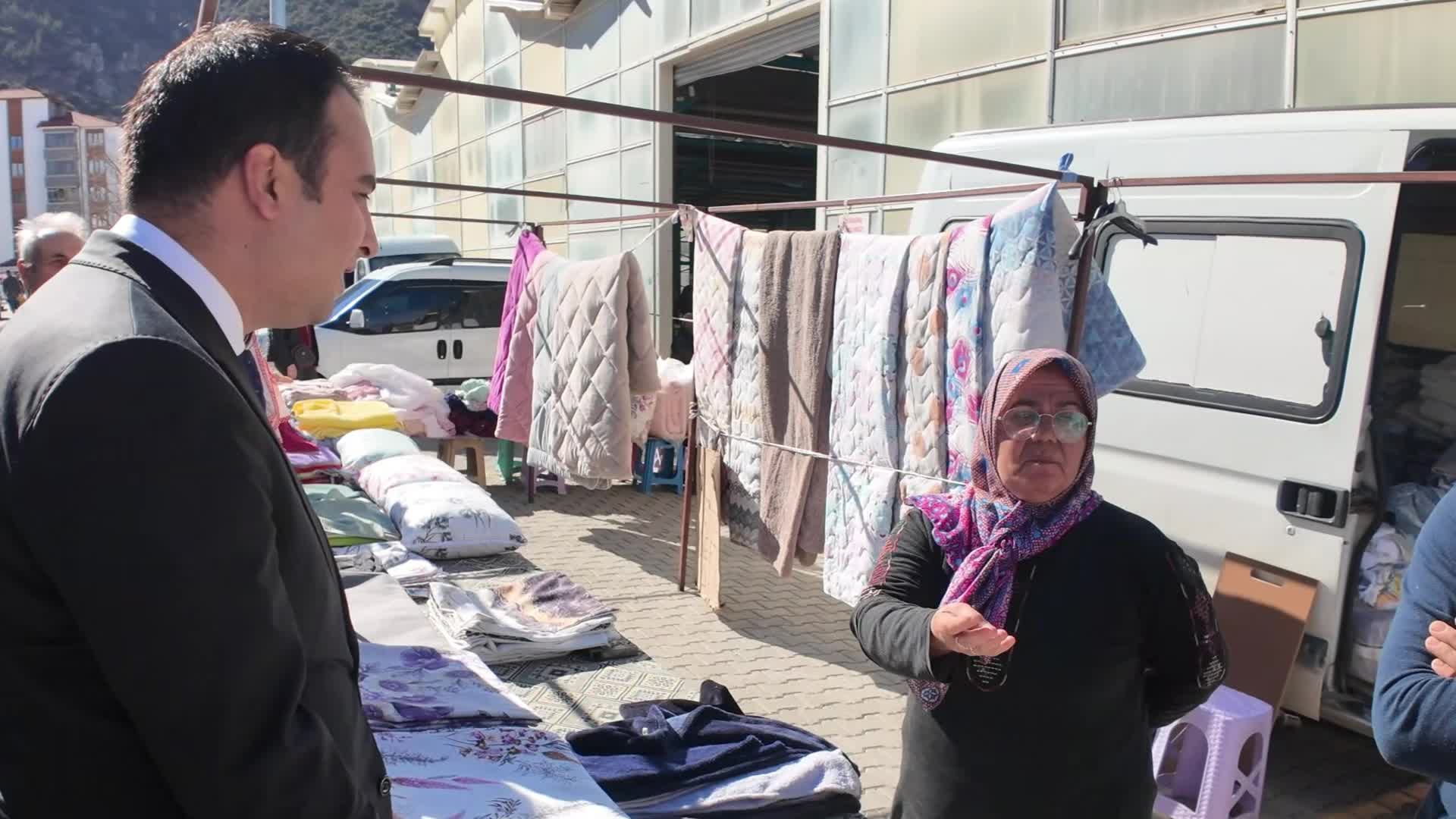 Pazarcı esnafı: "Pazarcıyım ama bir kilo domates alıp yiyemiyorum, herkes kan ağlıyor"