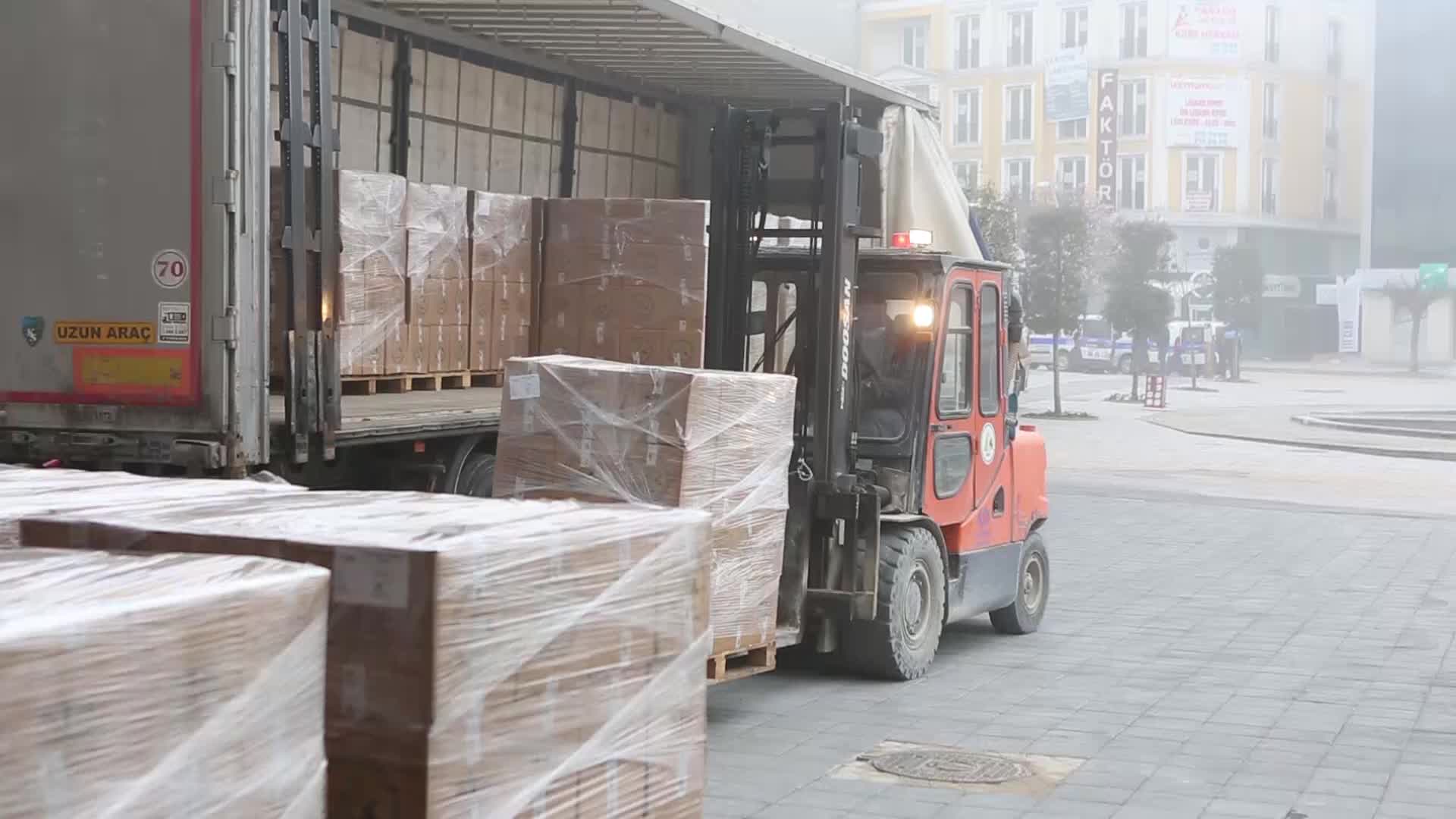 BOLU BELEDİYESİ'NDEN 4 BİN KOLİ GIDA YARDIMI