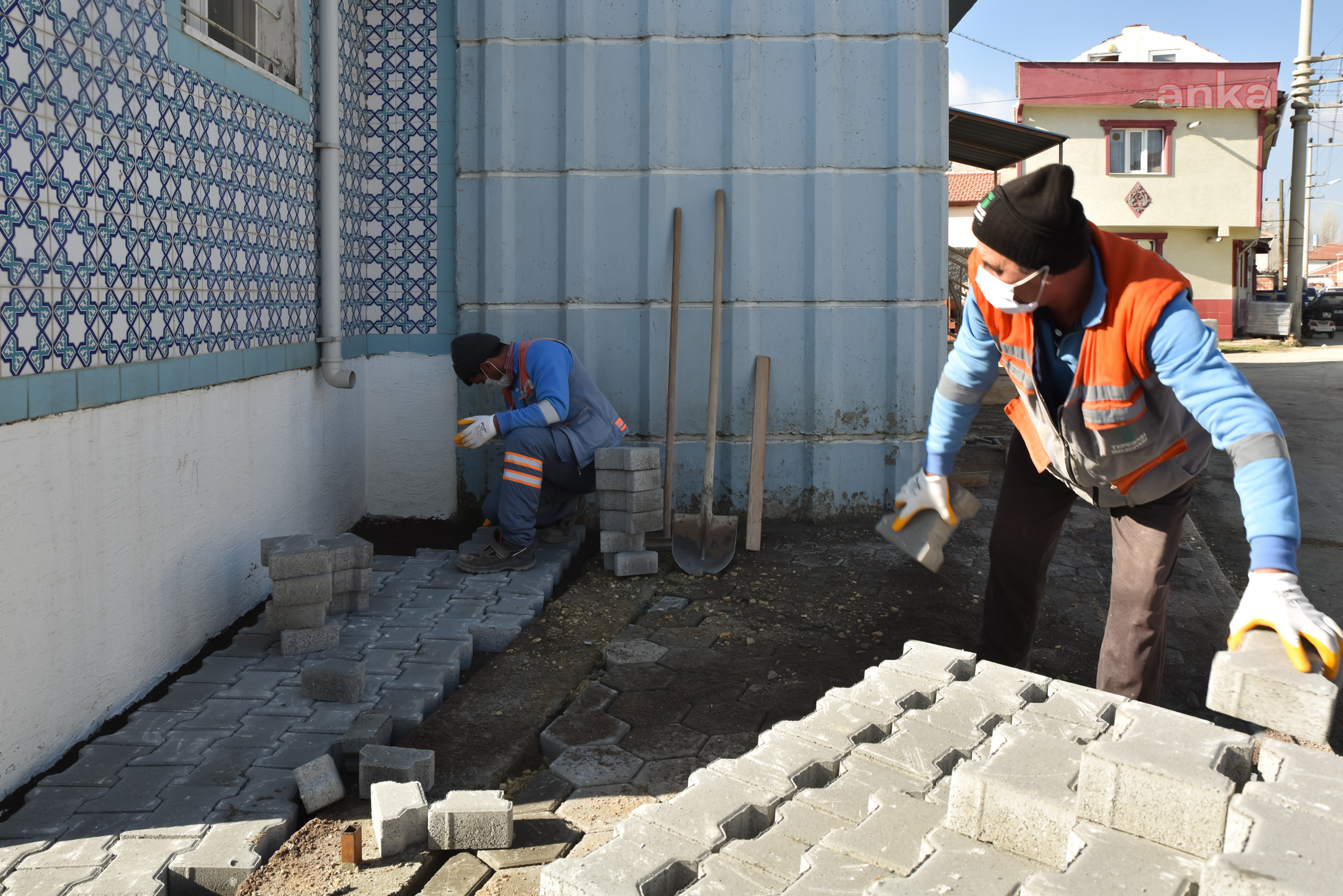 TEPEBAŞI BELEDİYESİ, KIRSAL MAHALLELERDE HİZMETE DEVAM EDİYOR