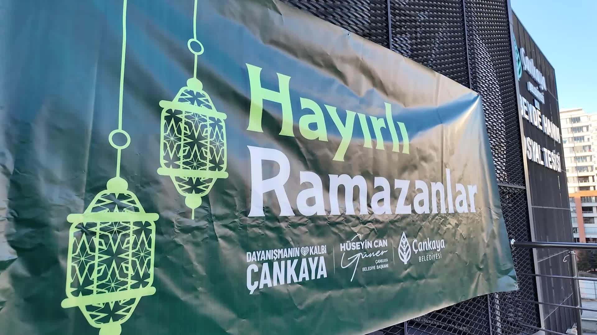 Çankaya Belediye Başkanı Ramazan ayının ilk iftarını vatandaşlarla birlikte çadırda yaptı