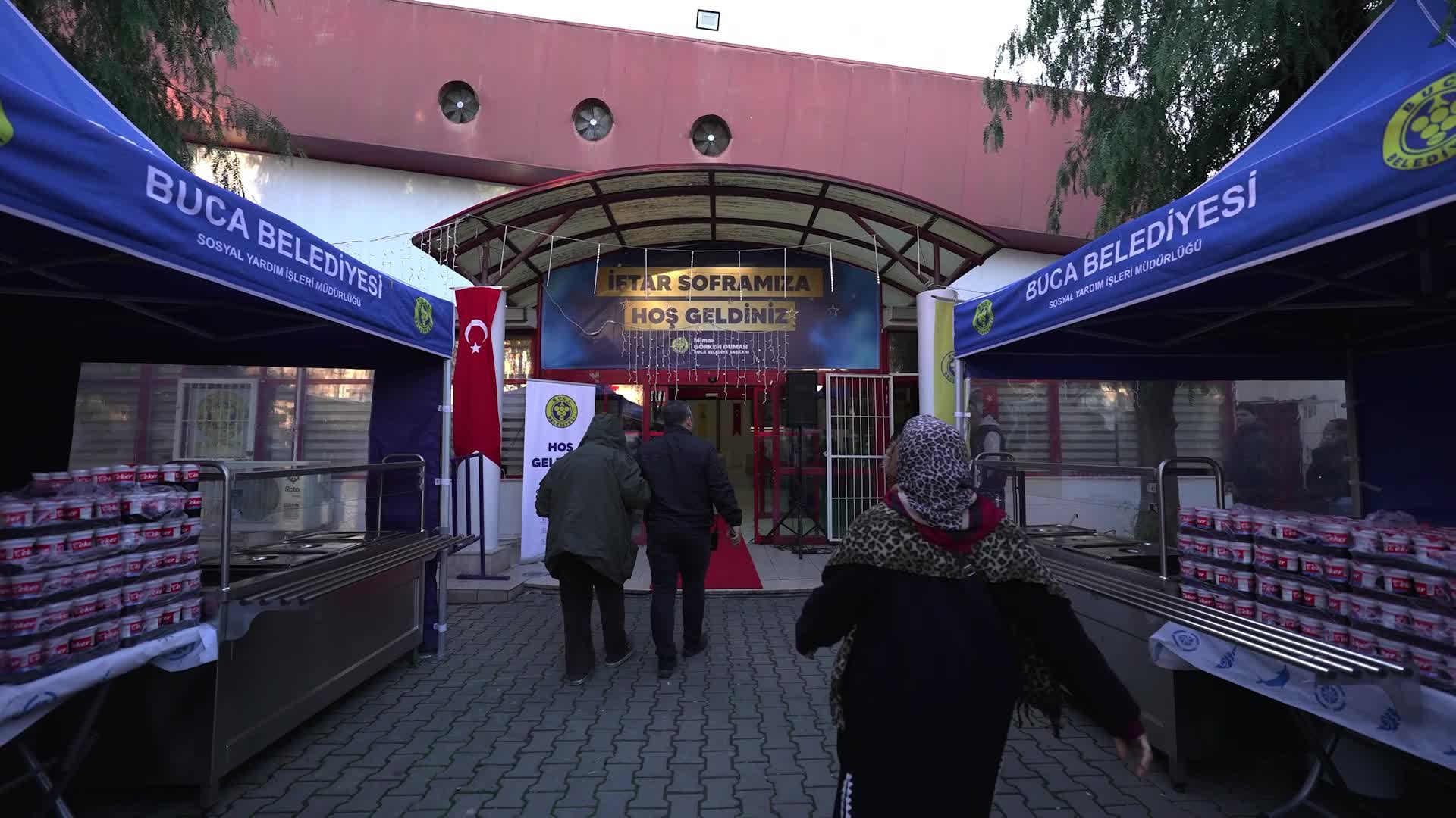 Buca Belediye Başkanı Duman, ilk iftar programında vatandaşlar ile bir araya geldi