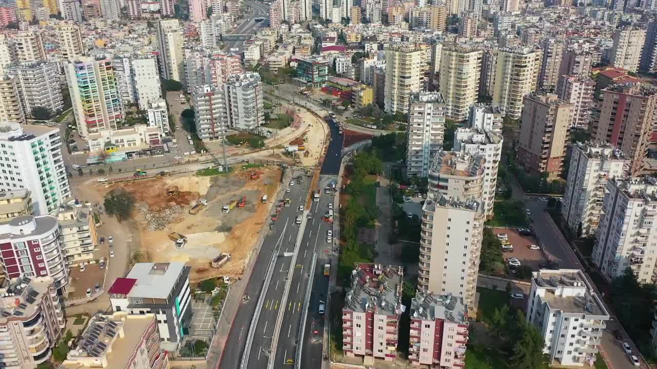 MERSİN BÜYÜKŞEHİR, ÇALIŞMALARINI TAMAMLADI;  KATLI KAVŞAK TRAFİĞE AÇILDI
