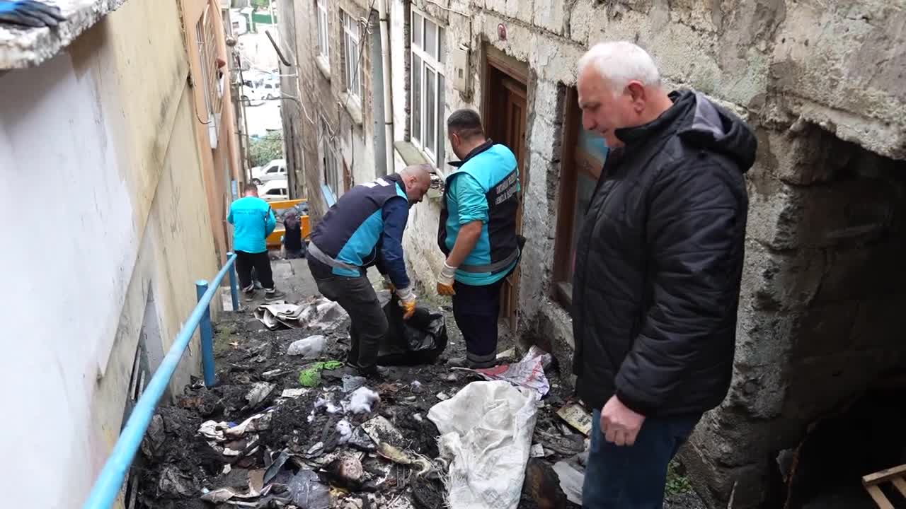 Ortahisar Belediye Başkanı Kaya, evi yanan aileye yardım elini uzattı