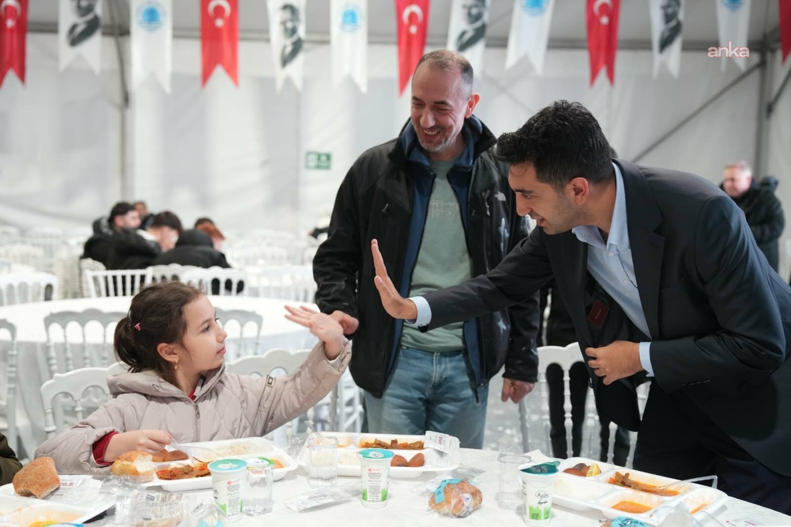 Tuzla Belediye Başkanı Bingöl, ilk iftarda vatandaşlarla buluştu