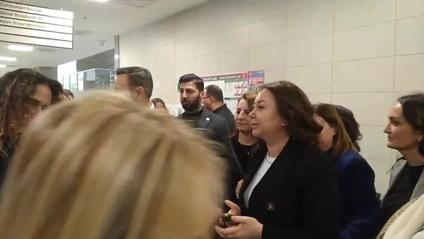 Çeşme Belediye Başkanı Lâl Denizli ifadesinin ardından serbest bırakıldı