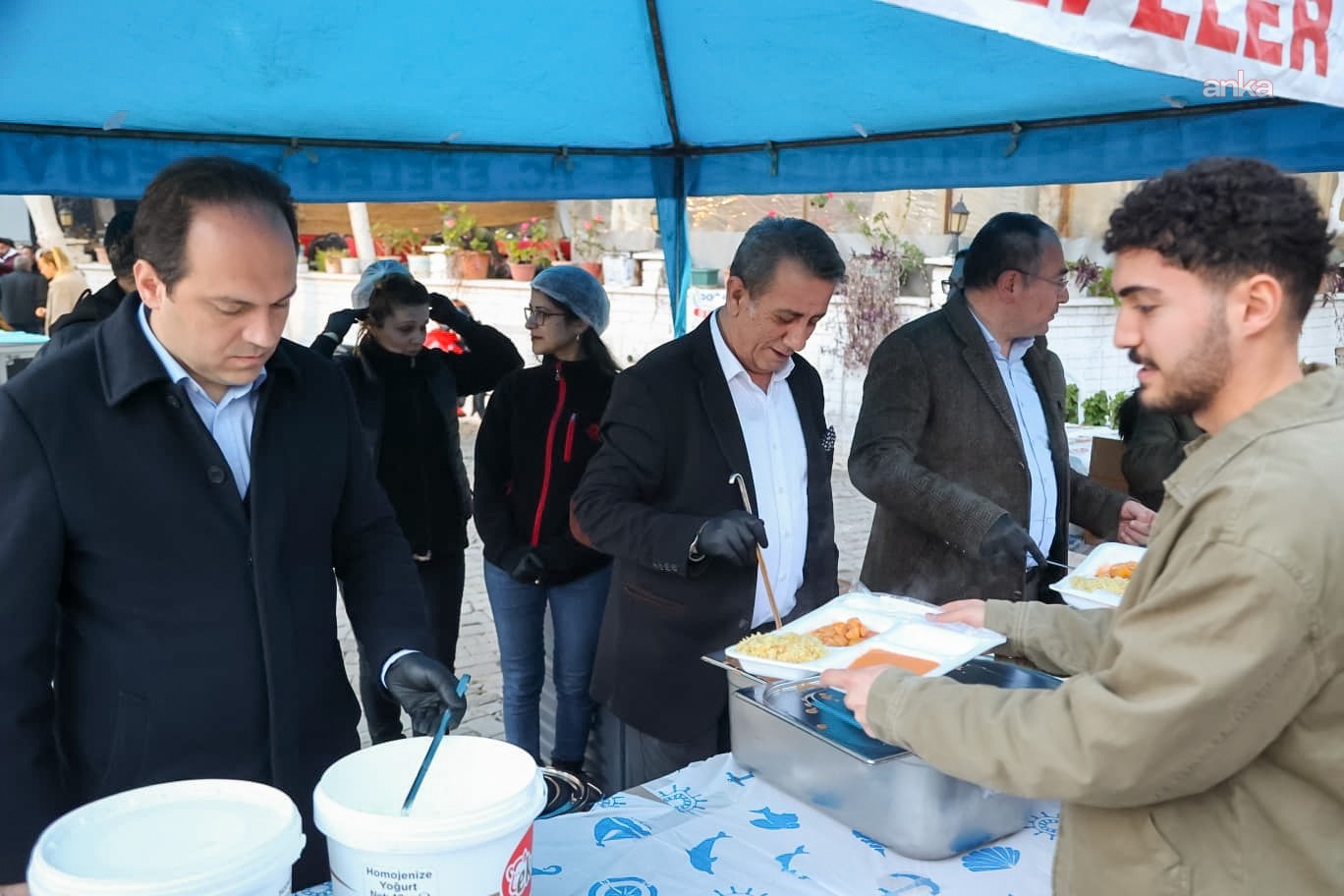 Efeler'de iftar programı Işıklı Mahallesi’nde devam etti