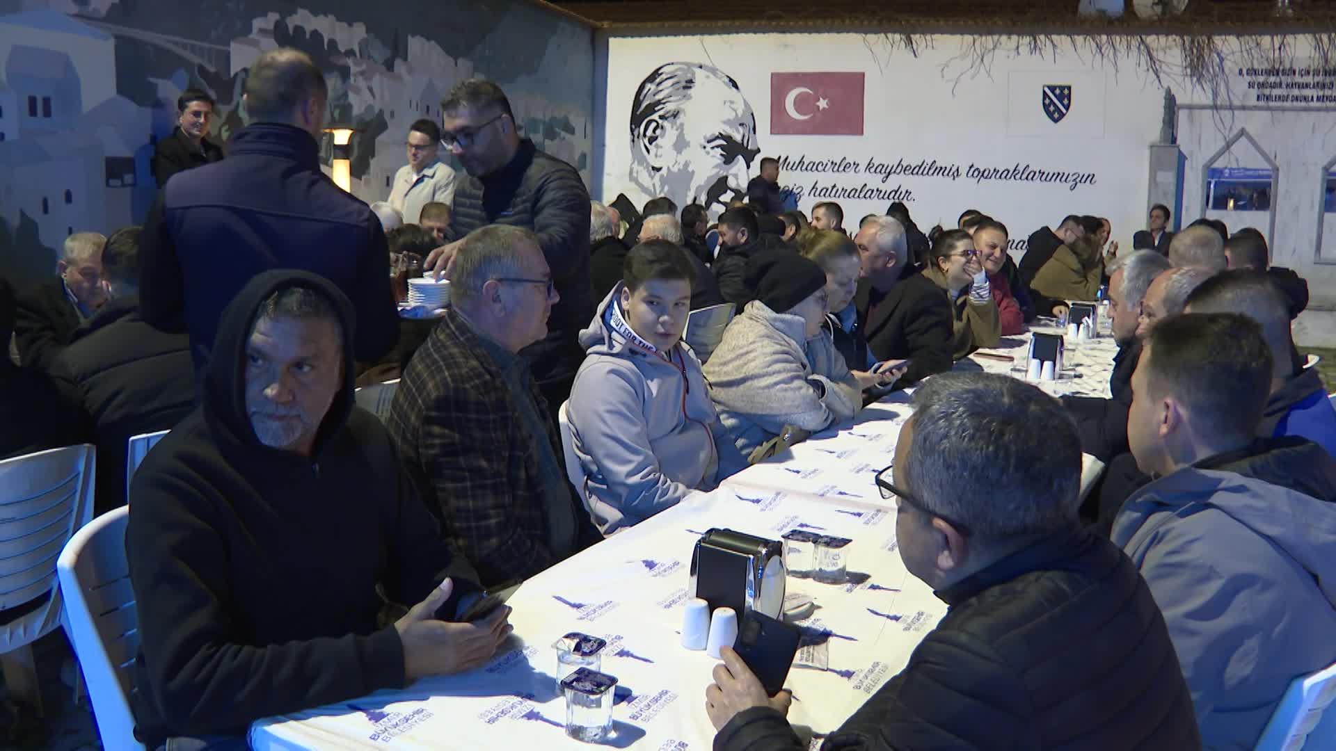İzmir Büyükşehir Belediye Başkanı Tugay, Kemalpaşalılarla sahur sofrasında buluştu