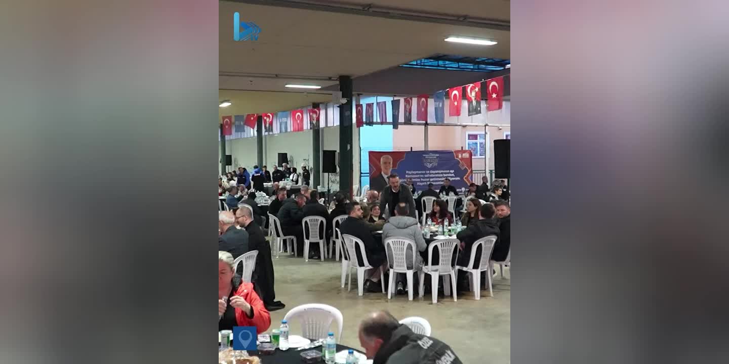 Bursa Büyükşehir Belediye Başkanı Bozbey, vatandaşlarla iftarda bir araya geldi