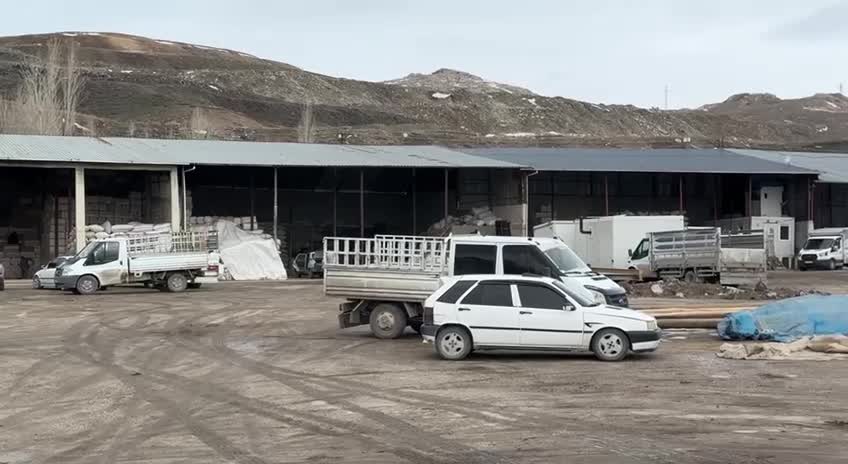 Van’da saman pazarı esnafı zor durumda: Fiyatlar yüzde 100 arttı, yerimizden ediliyoruz