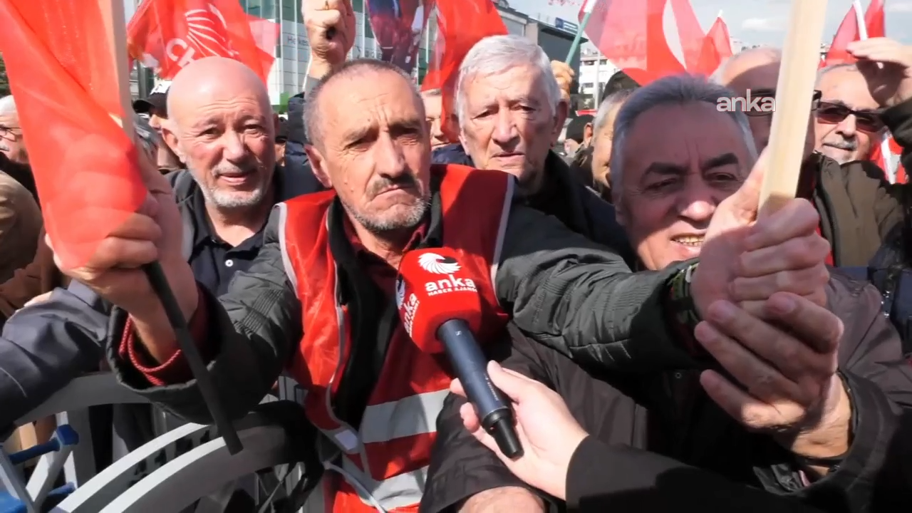 CHP'nin "Millet İradesine Sahip Çıkıyor" mitingine katılan emekli: Ev hapsi vermişler bize. Evimizden bir yere gidemiyoruz