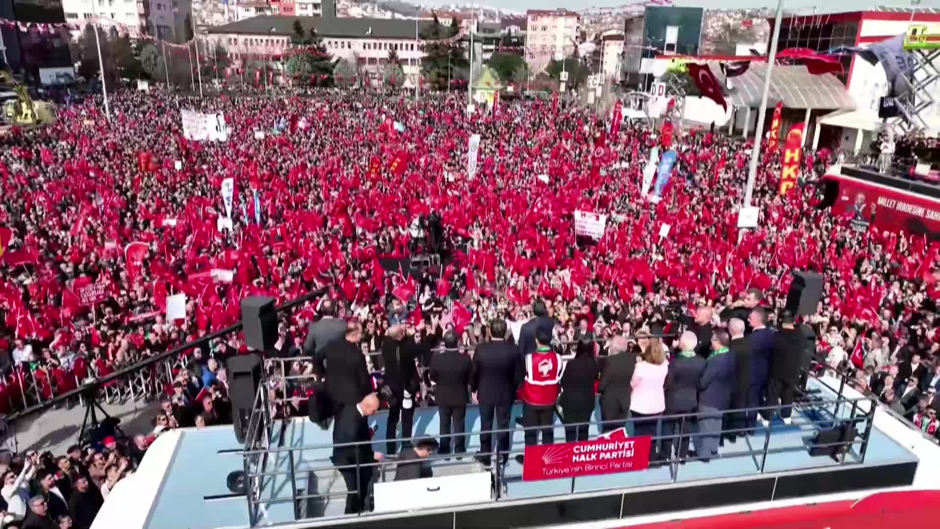 CHP'nin Kocaeli'deki "Millet İradesine Sahip Çıkıyor" mitingi... Özgür Özel:  "Önümüzdeki seçimlerde halkçı belediyeciliği Kocaeli'nin tamamına getireceğiz"